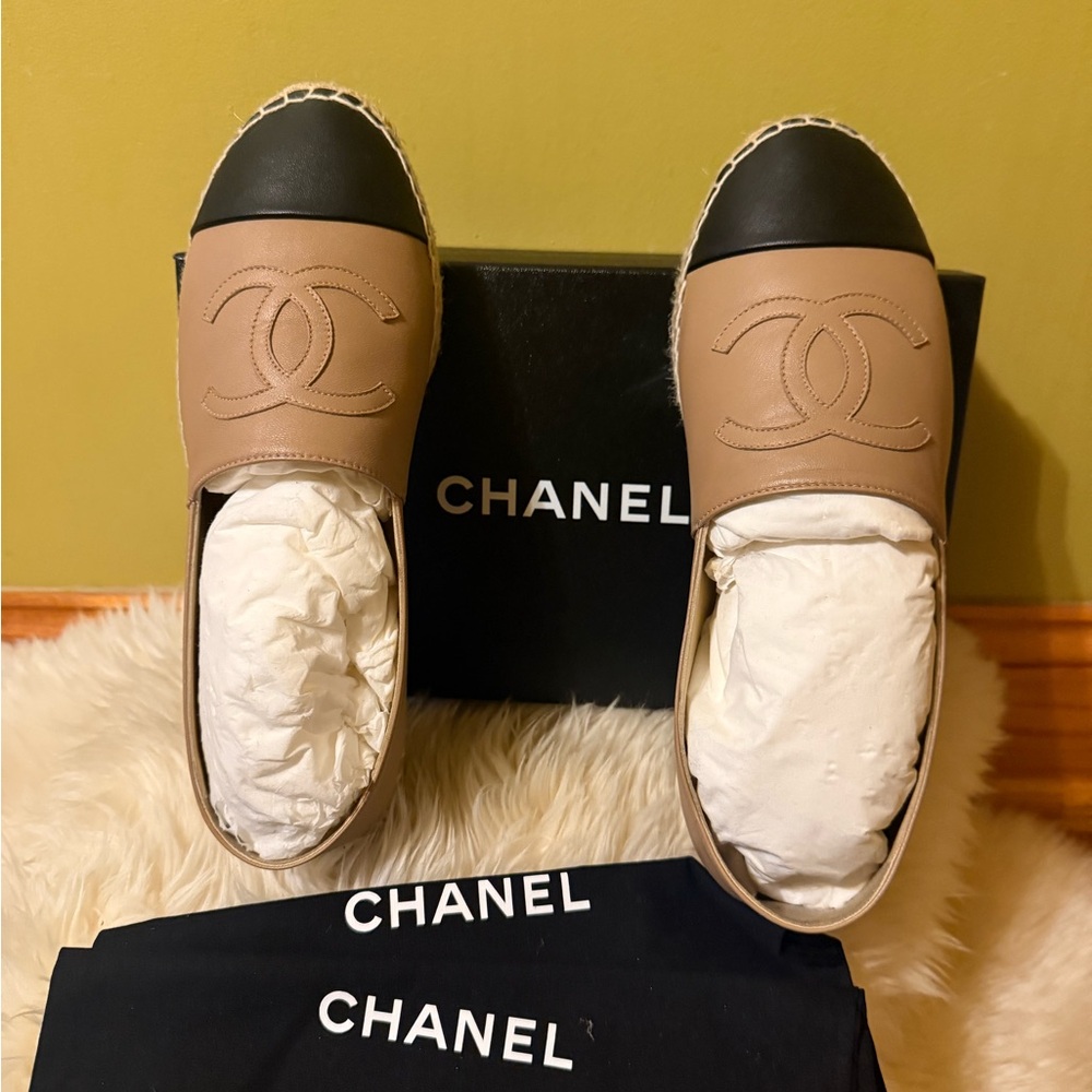 SOLD❗️CHANEL DARK BEIGE  Espadrille Flats with BLACK CAP TOE